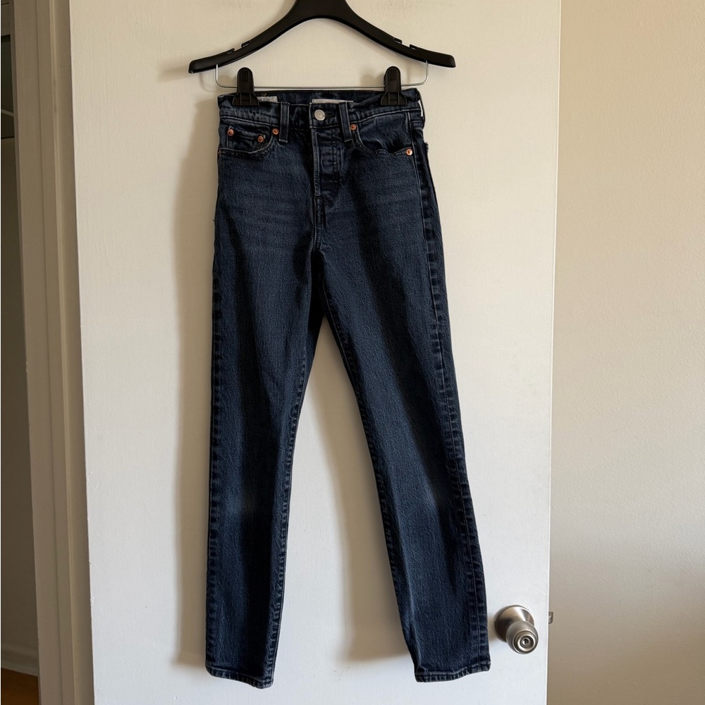 Levi’s Premium Denim Dark Wash ‘Wedgie’ Classic Jeans size 23 EUC